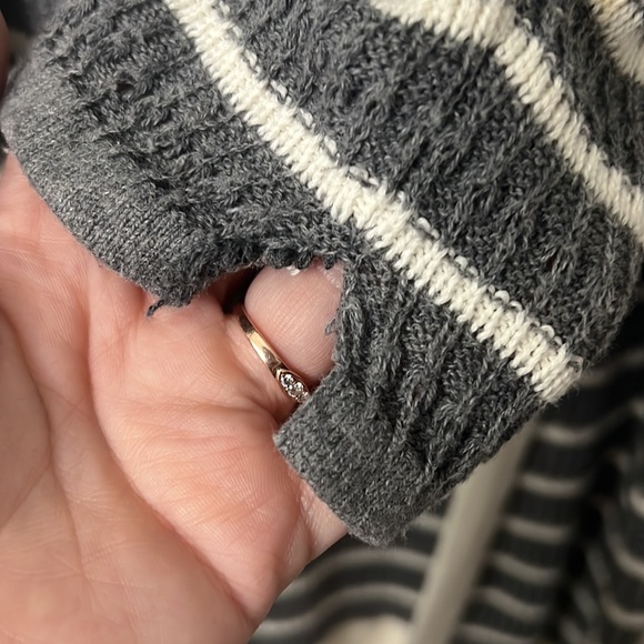 Stripped Cardigan Grey and off white Size- L Brand- AJ Andrea Jovine - Picture 4 of 6